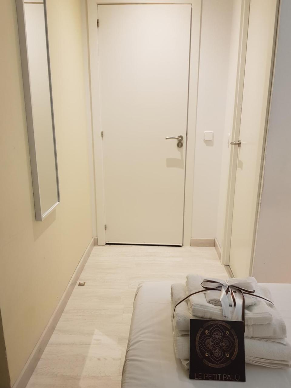 Le Petit Palue-Fuencarral Hotell Madrid Eksteriør bilde