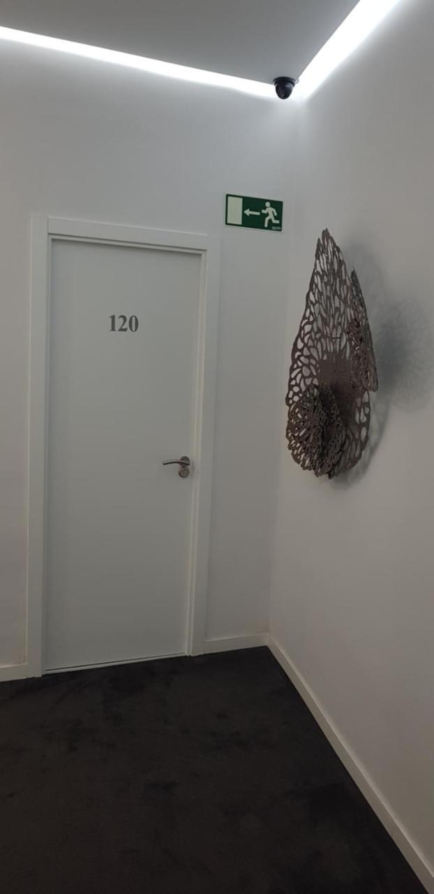 Le Petit Palue-Fuencarral Hotell Madrid Eksteriør bilde